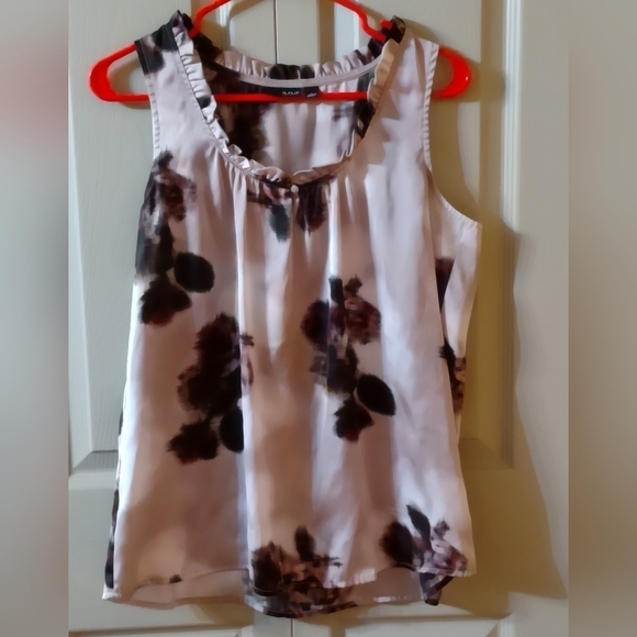 a.n.a. Silky Sleeveless Blouse Size Large Floral Print - Picture 4 of 8
